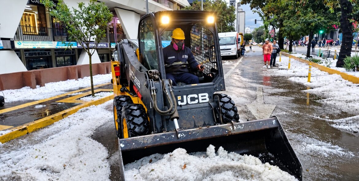 INTENSA GRANIZADA CUBRIÓ DE BLANCO VARIOS SECTORES DEL NORTE DE QUITO