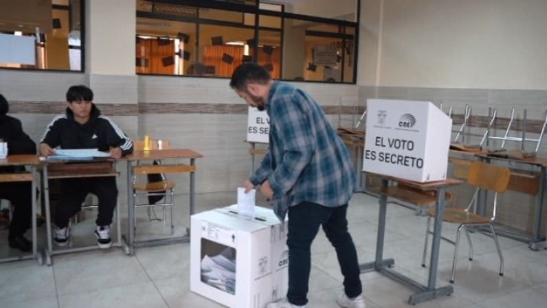 CNE avanza en la organización de los comicios de 2027 con la entrega de equipos tecnológicos