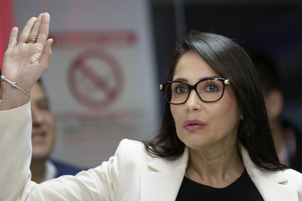 Dictan prisión preventiva contra Luisa González por presunto lavado de activos