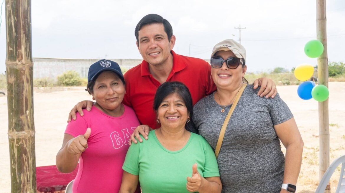 Daniel Cisneros compartió una jornada de alegría con familias de Nueva Jerusalén