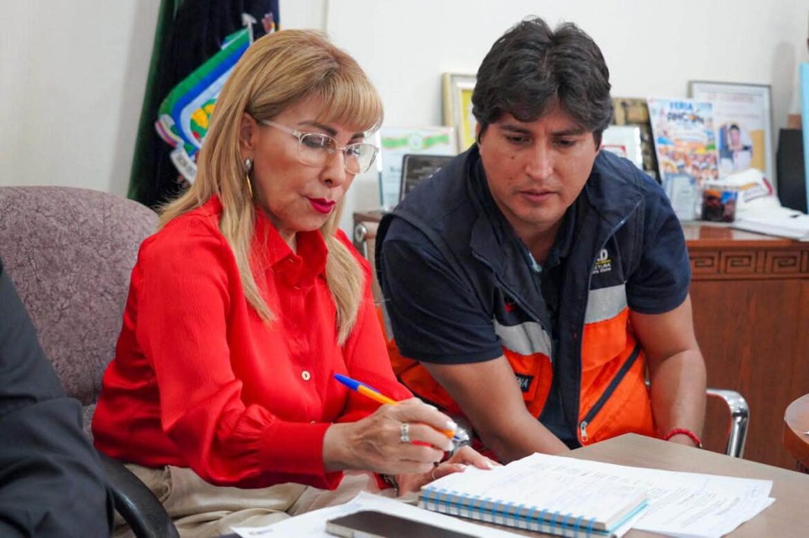 Prefecta Juanita Córdova coordina acciones ante posibles emergencias por lluvias en Santa Elena