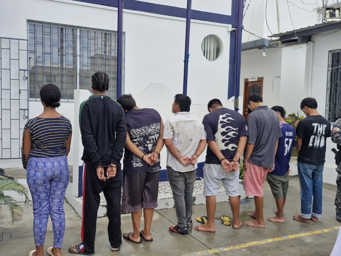 Detenidos presuntos participantes en el asesinato de joven en el cementerio de Salinas