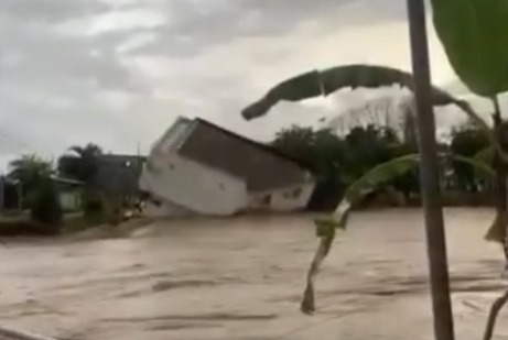 Río arrasó con una vivienda de dos plantas en San José y dejó graves afectaciones por las lluvias